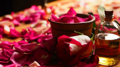 تصویر 2 از گلاب قمصر با عطر طبیعی و کیفیت سنتی
